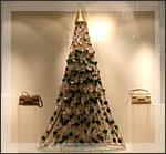 松屋の表のブルガリのディスプレイ